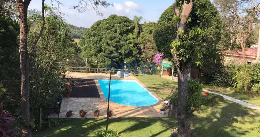Casa residencial para Venda Chácara da Lagoa, Itapecerica da Serra 4 dormitórios sendo 4 suítes, 3 salas, 1 vaga, quarto de empregada,.