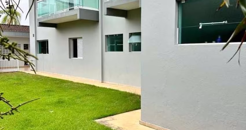 Casa Alto Padrão com 05 quartos suítes no Centro em Ubatuba