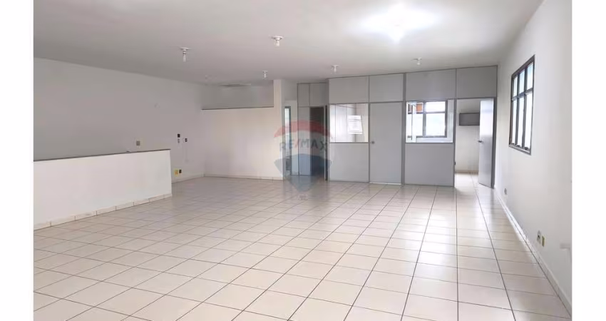 Excelente galpão  com 300 M² 3 vagas de estacionamento 2 banheiros masculinos e 2 femininos - Jardim Peri Peri