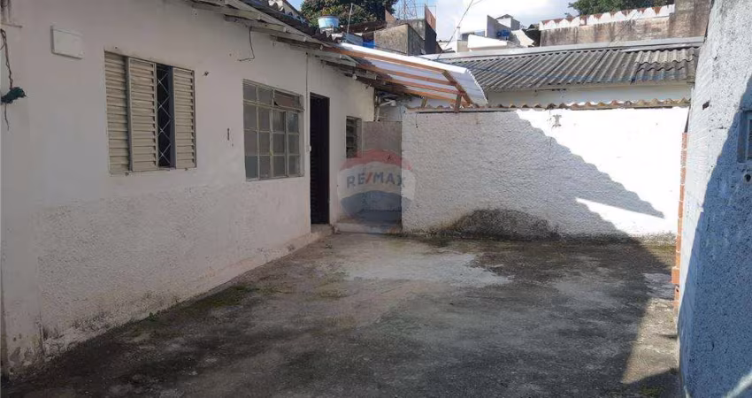 Casa Composta por 1 dormitório, sala, cozinha, banheiro e área de serviço. Não aceita pet.
