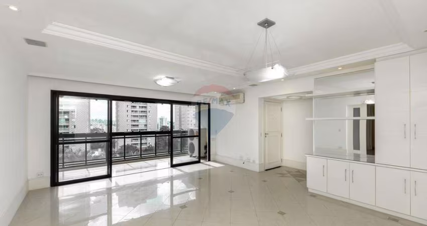 Espaçoso Apartamento de 160m² com 3 Quartos e 4 Vagas na Vila Suzana, São Paulo.