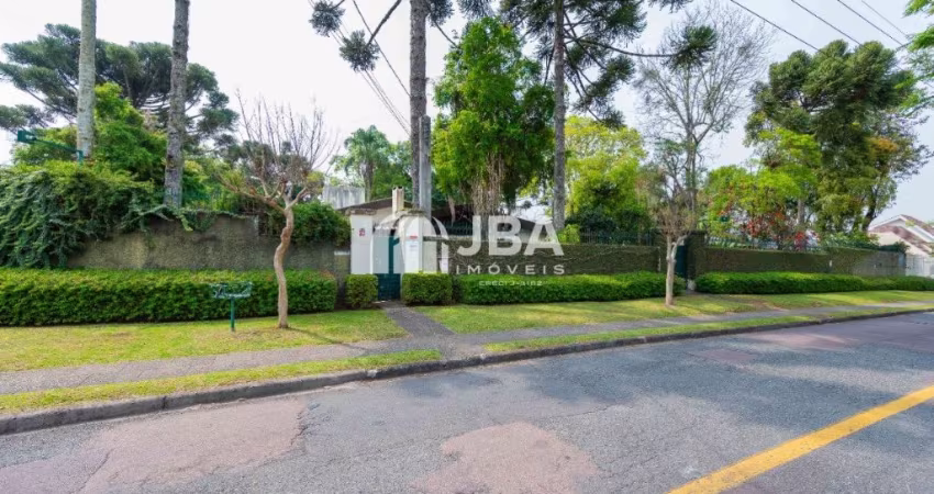 Amplo terreno no Bom Retiro, ótima localização.
