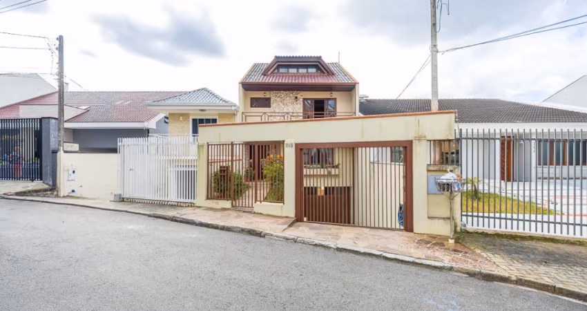 Triplex de frente pra rua no Pilarzinho