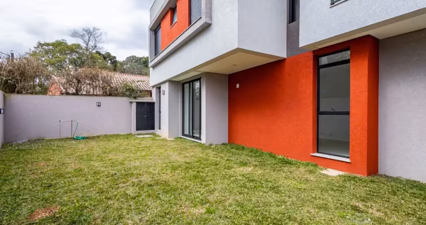 Lindo sobrado com terraço em condomínio próximo ao bosque do alemão