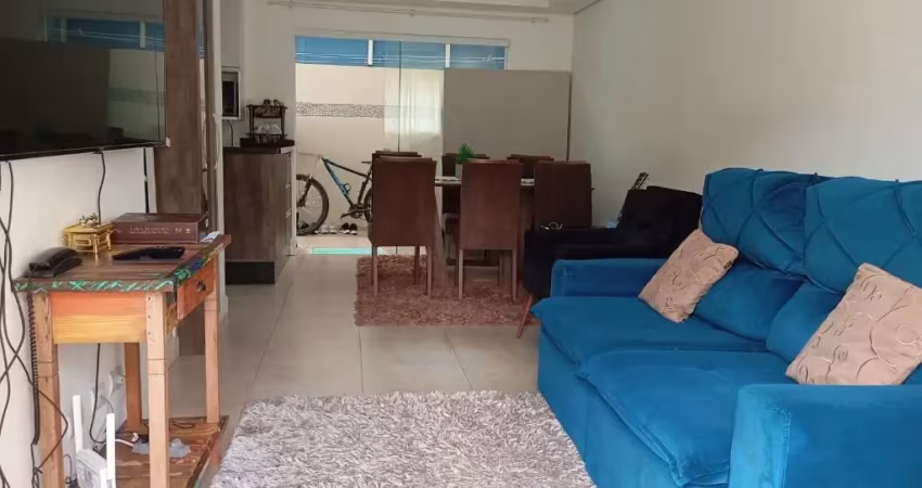 Sobrado em condomínio com 3 quartos bem localizado no pilarzinho.