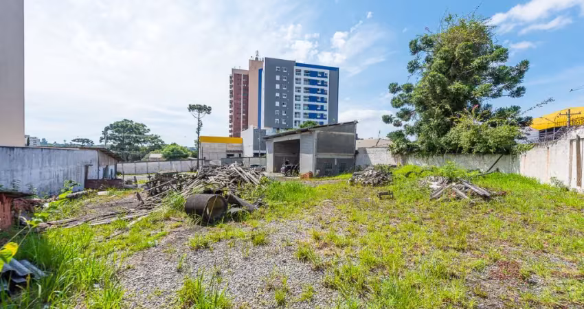 Ótimo terreno com 3 frentes, estuda permuta no local