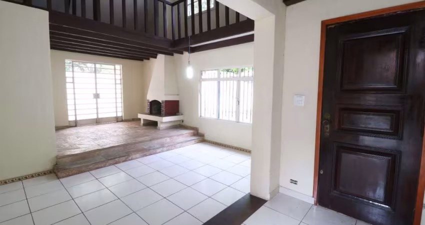 Aconchegante casa tipo para venda com 2 quartos, sendo 2 suítes, 140m²