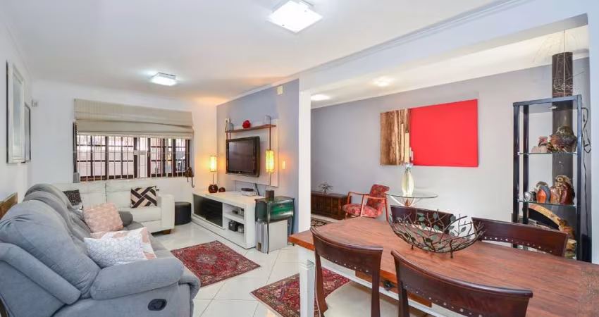 Versátil casa tipo para venda com 3 quartos, sendo 1 suíte, 117m²