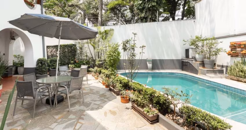 Espetacular casa tipo para venda com 5 quartos, sendo 3 suítes, 465m²