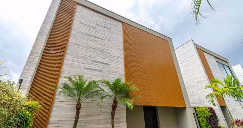 Imperdível casa em condomínio para venda com 3 quartos, sendo 3 suítes, 739.56m²