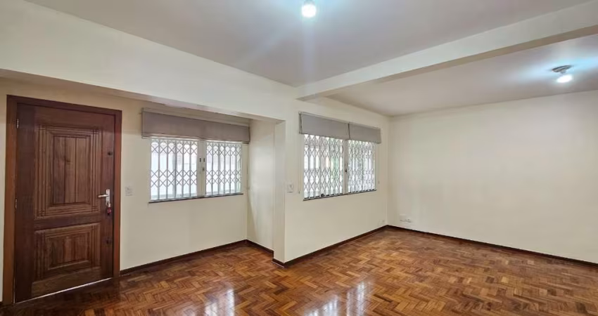 Funcional sobrado para venda com 3 quartos, sendo 1 suíte, 240m²