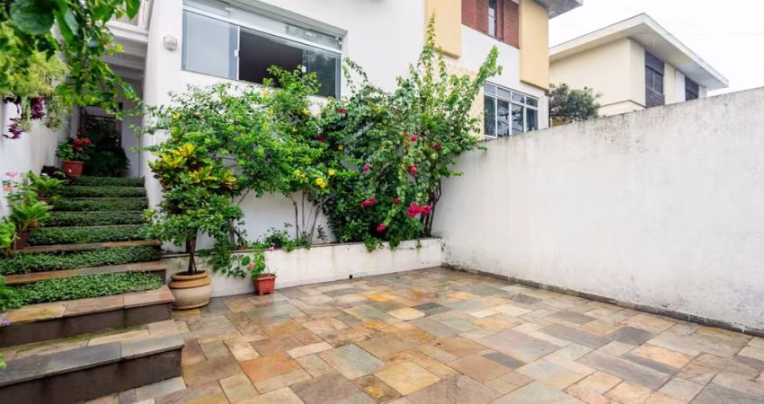 Aconchegante casa tipo para venda com 3 quartos, sendo 3 suítes, 153m²
