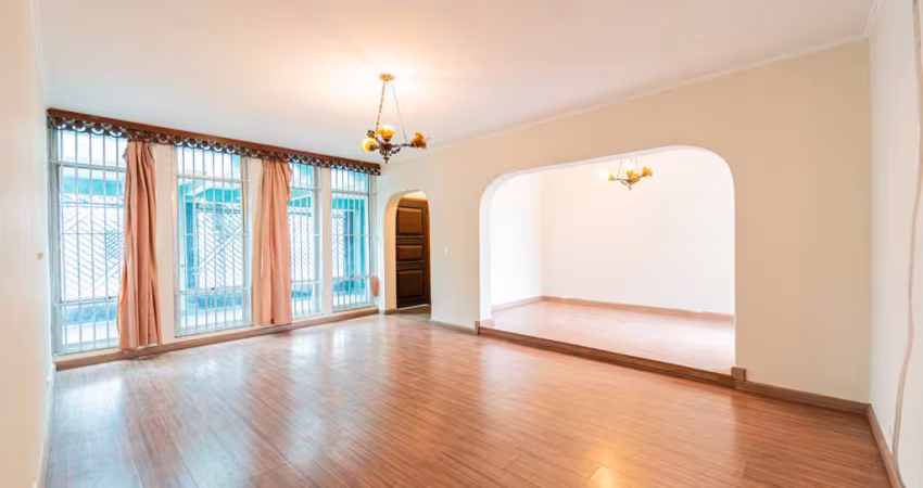 Atraente casa tipo para venda com 4 quartos, sendo 1 suíte, 299m²