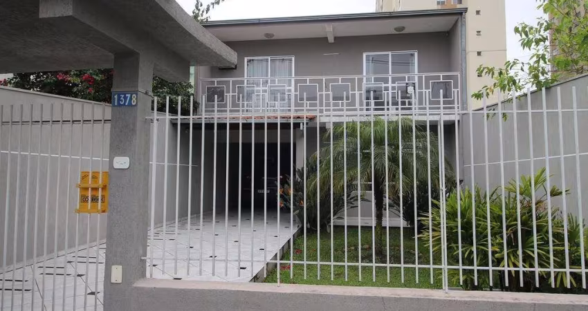 Sobrado com 200m² 4 quartos, à venda, no bairro Centro em São José dos Pinhais