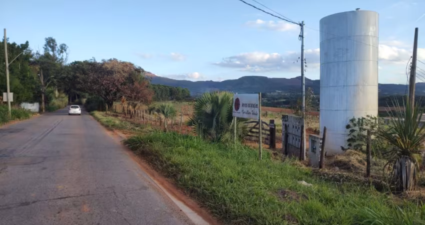 Chatos com visão para pedra grande de Igarapé