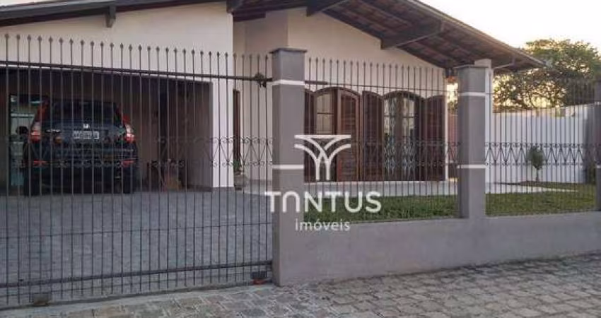 Casa com 3 dormitórios para alugar, 271 m² por R$ 4.800,00/mês - Cajuru - Curitiba/PR