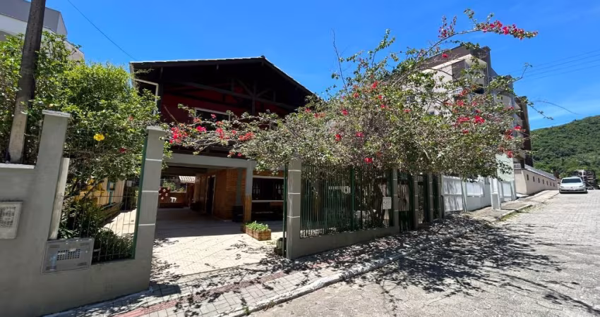 Casa 5 Quartos no Costão de Bombas - Mobiliada, 250m da Praia!