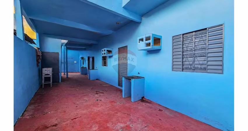 Propriedade de 450m² com 7 Kitnets + Casa 2 Quartos - R$ 350.000,00