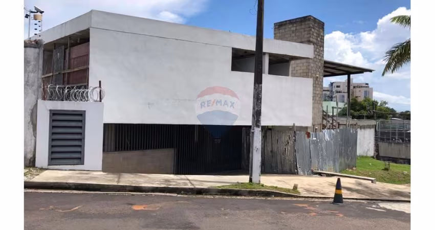 Prédio comercial com 402 m² disponível para aluguel e localizado no bairro Compensa