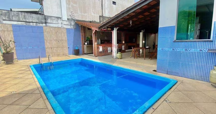 Casa residencial de 403 m², com 4 dorm. sendo 2 suítes. Por R$ 800 mil no Adrianópolis