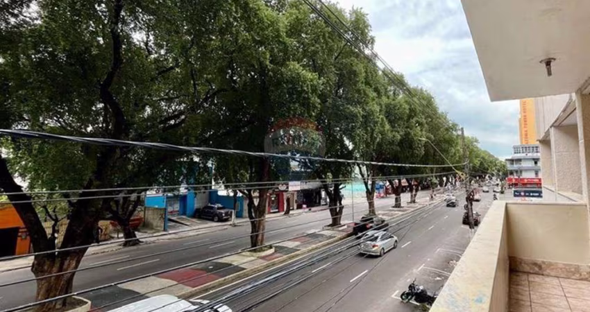 Apartamento no Centro Histórico de Manaus - Prédio Monte Carlo - quartos sendo um suite.