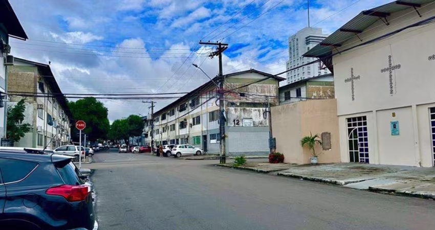 Apto no Conj. Tocantins, com 2 dormitórios e 1 banheiro, tendo 52 m² e vaga privativa