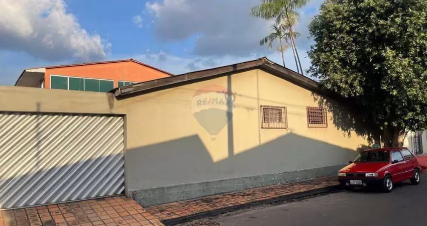 Vendo casa de esquina no bairro cidade nova  3 quartos sendo 1 suite– perfeita para morar ou montar seu negócio!