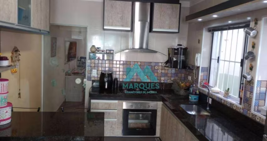 Linda Casa com uma edícula assobradada nos fundos