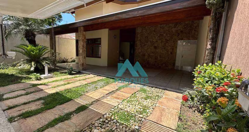 Casa com 4 quartos à venda na Vila Resende, Caçapava 