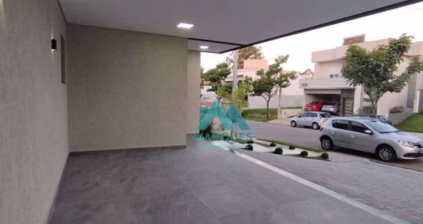 Maravilhosa casa com  móveis planejados em condomínio de alto padrão.