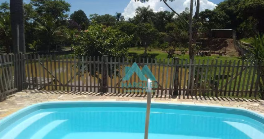 Linda Chácara, com lago particular e piscina