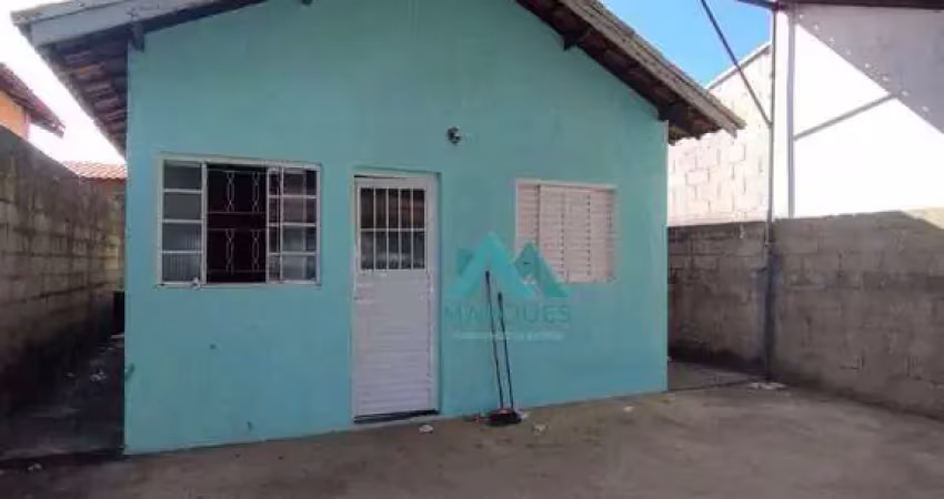 Excelente casa, amplo quintal, valor abaixo de mercado