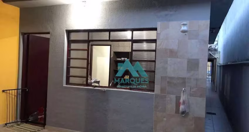 Casa com dois dormitórios em bairro com acesso fácil a dutra