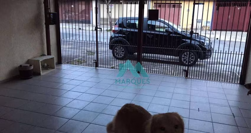 Casa com dois dormitórios em bairro com acesso fácil a Dutra