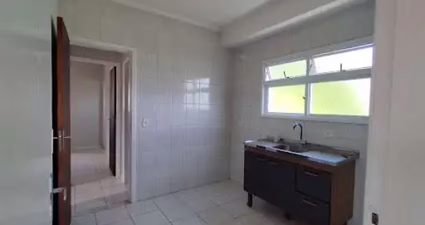 Apartamento com planta diferenciada, cozinha grande e suíte