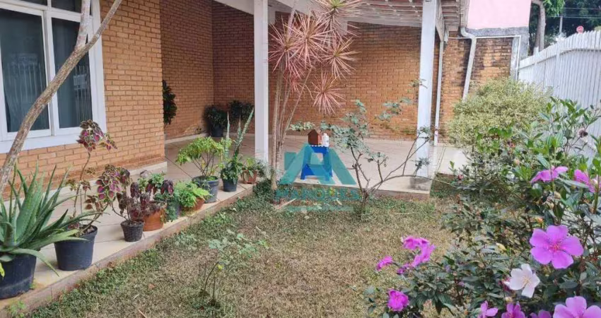Casa grande e espaçosa em bairro  nobre de Caçapava -SP