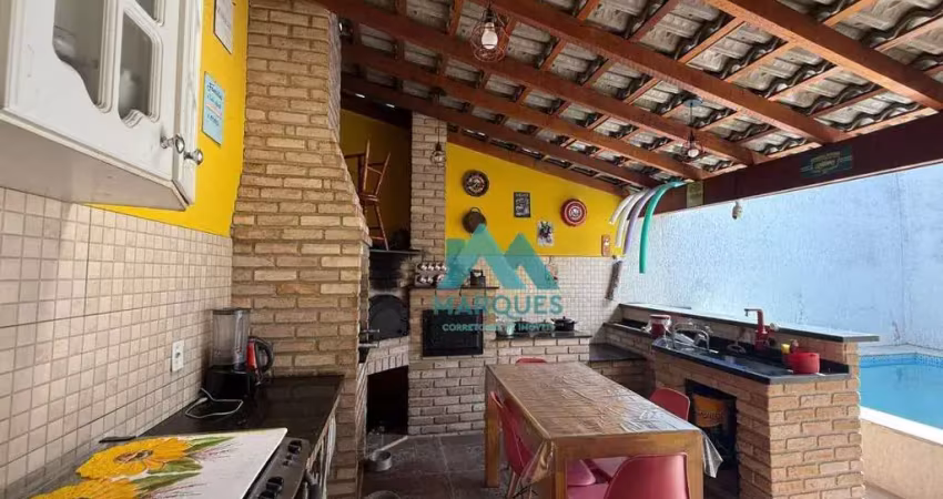 Casa com piscina em ótima localização próxima a dutra.