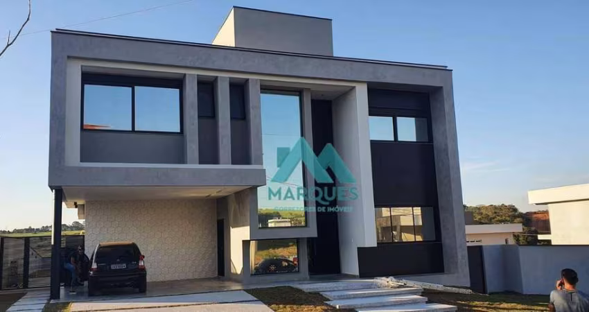 LUXUOSO SOBRADO COM PISCINA DE BORDA INFINITA  EM C ONDOMÍNIO DE ALTO PADRÃO