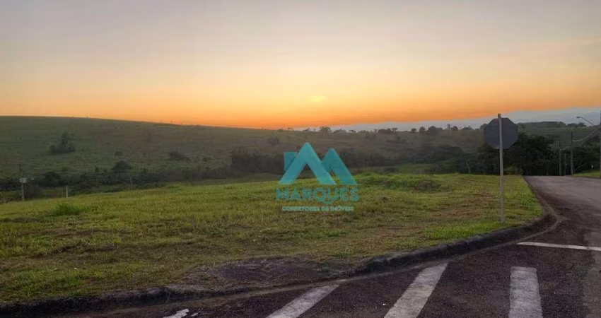 Maravilhoso terreno de esquina com vista  maravilhosa para o pôr do sol em condomínio fechado em Caçapava-SP