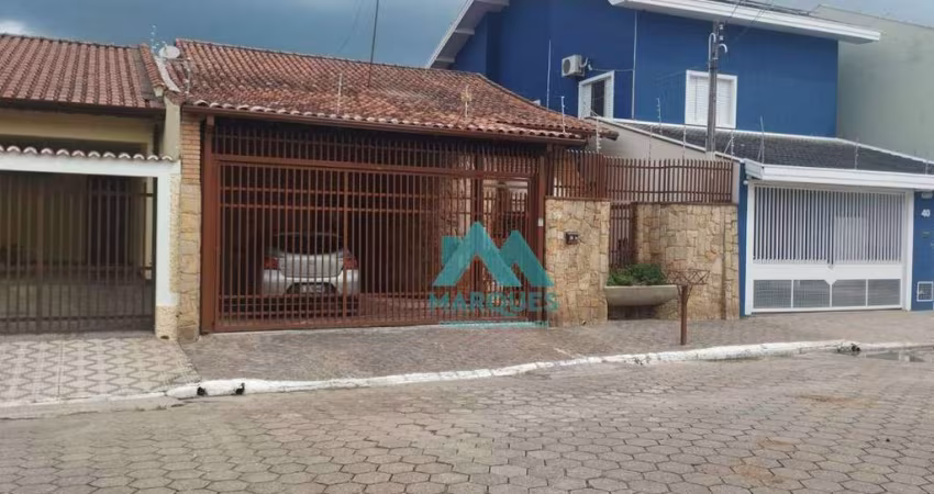 Linda casa, com localização privilegiada