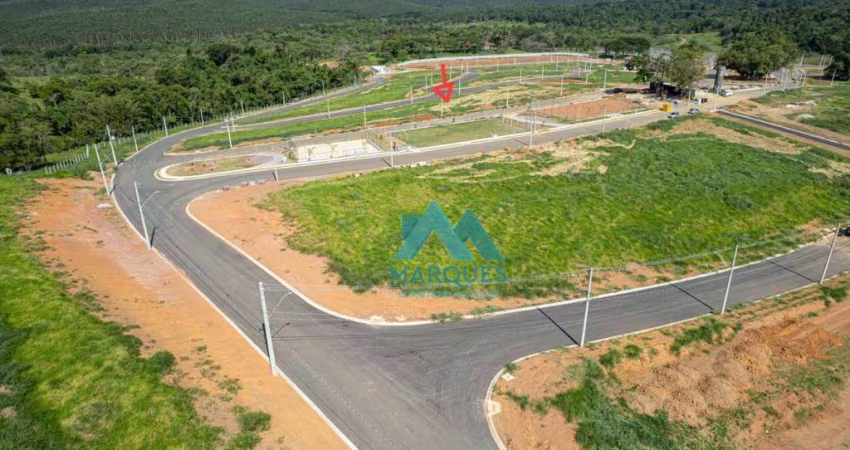 Maravilhoso lote com topografia aclive e uma vista deslumbrante para a serra do Mar