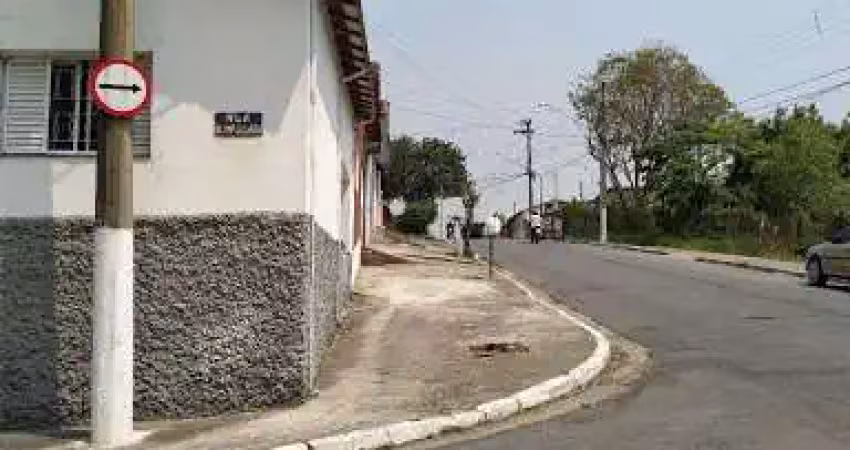 Casa com excelente localização no bairro Vera Cruz