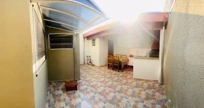 Linda Casa com cozinha Planejada e área Gourmet no Jequitibá em Caçapava