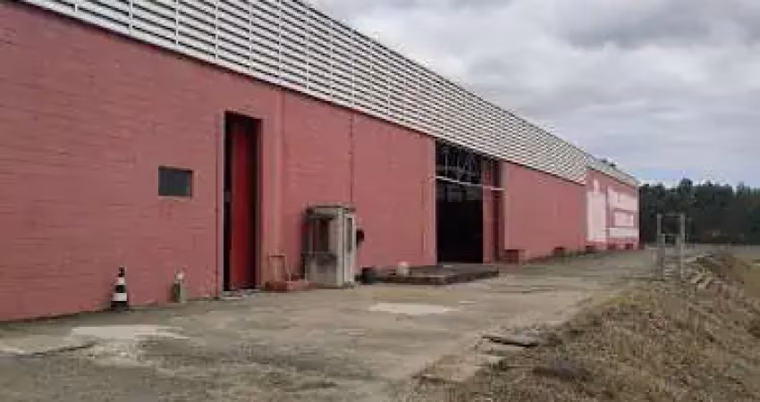 Excelente galpão com 7000m² de área construída e 145.000m² de terreno de frente para via dutra