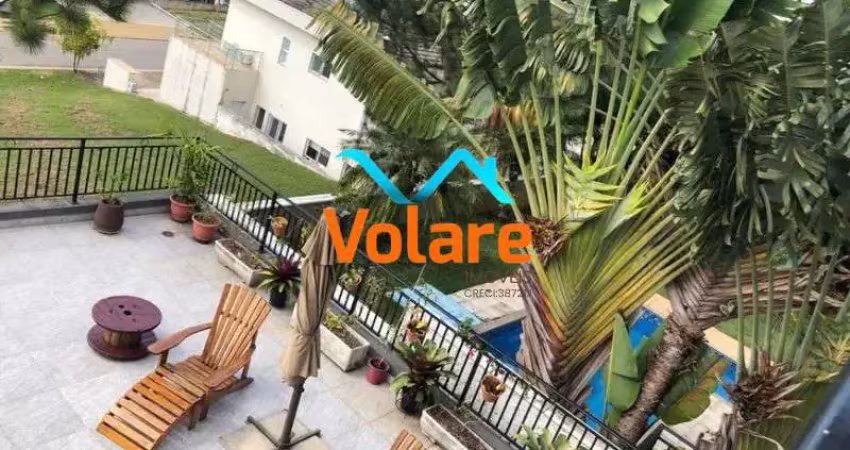Impecável casa em condomínio de alto padrão em alphaville, santana de parnaíba-sp: 4 quartos, 3 suítes, 5 vagas de garagem, 416m².