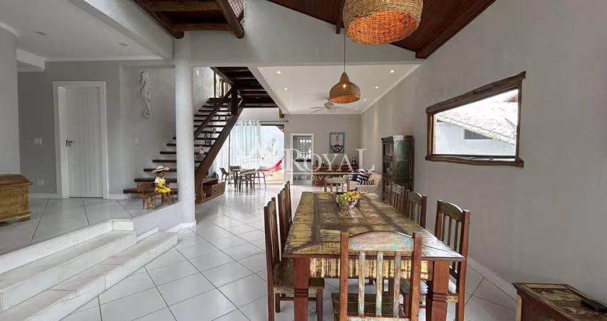 Linda casa à venda prox a Praia da Tartaruga em Armação dos Búzios, RJ