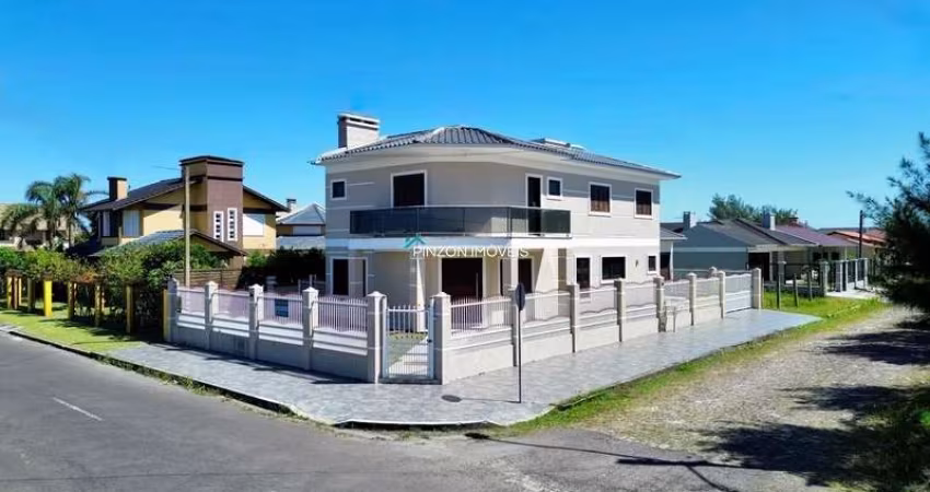 Excelente sobrado em uma das principais avenidas de Atlântida Sul.