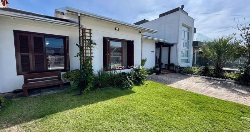 Casa a 100m do mar com piscina, excelente localização