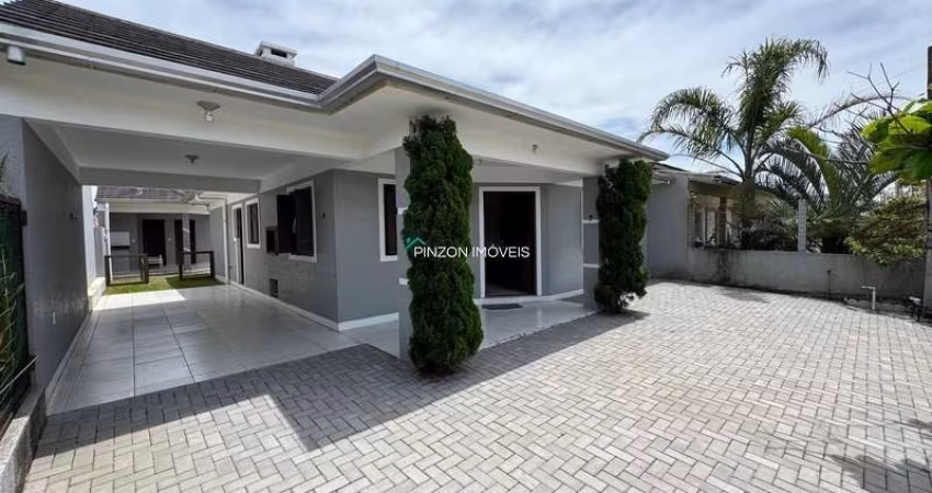 Casa com piscina próxima da praia em Atlântida Sul
