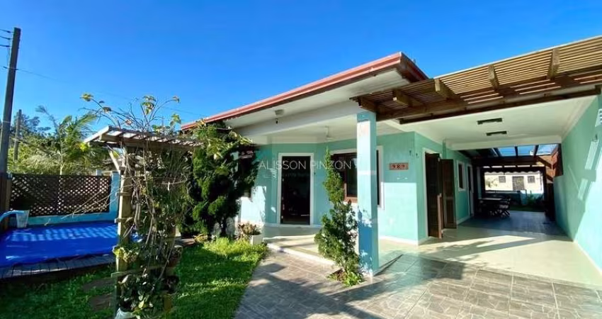 Casa com piscina em Atlântida Sul.